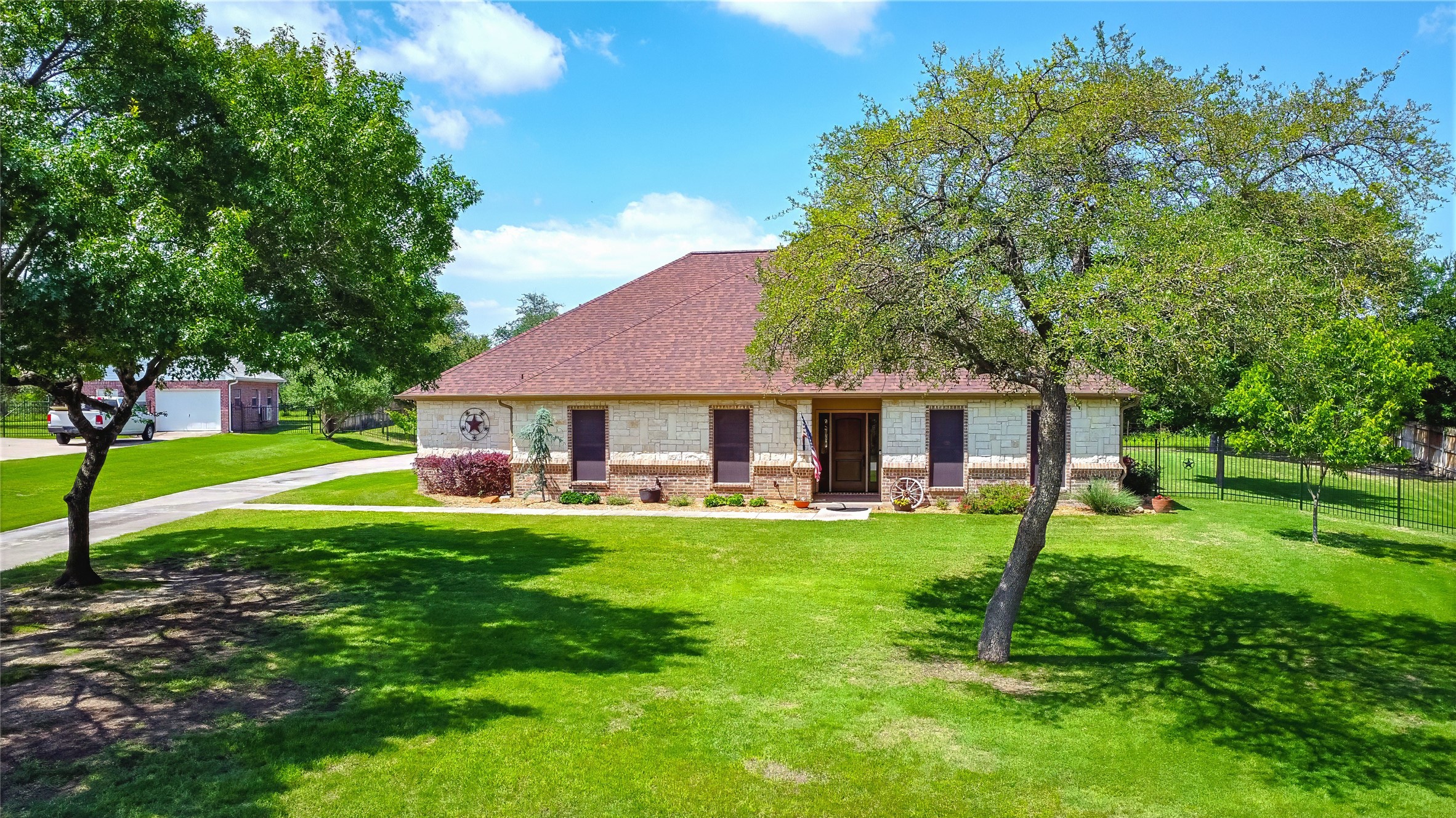 136 Oakwood Court Lakeside TX 76135
