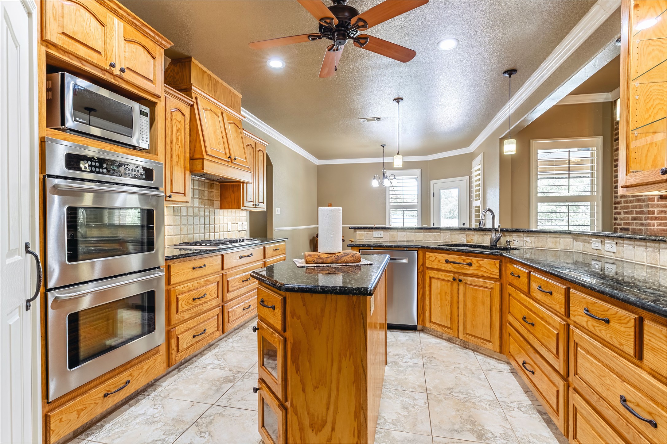136 Oakwood Court Lakeside TX 76135