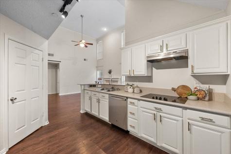 14593 Princeton Court Addison TX 75001