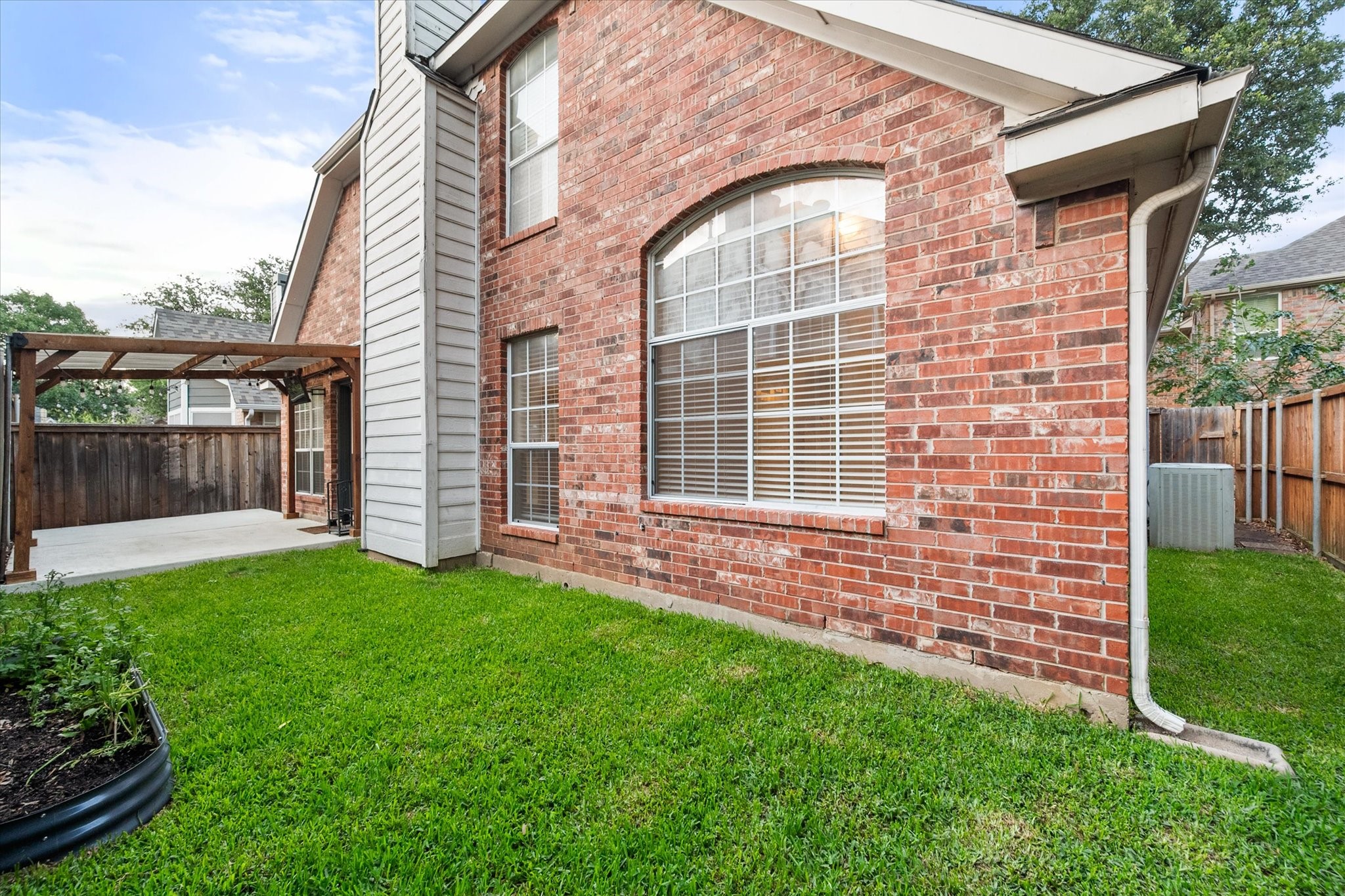 14593 Princeton Court Addison TX 75001