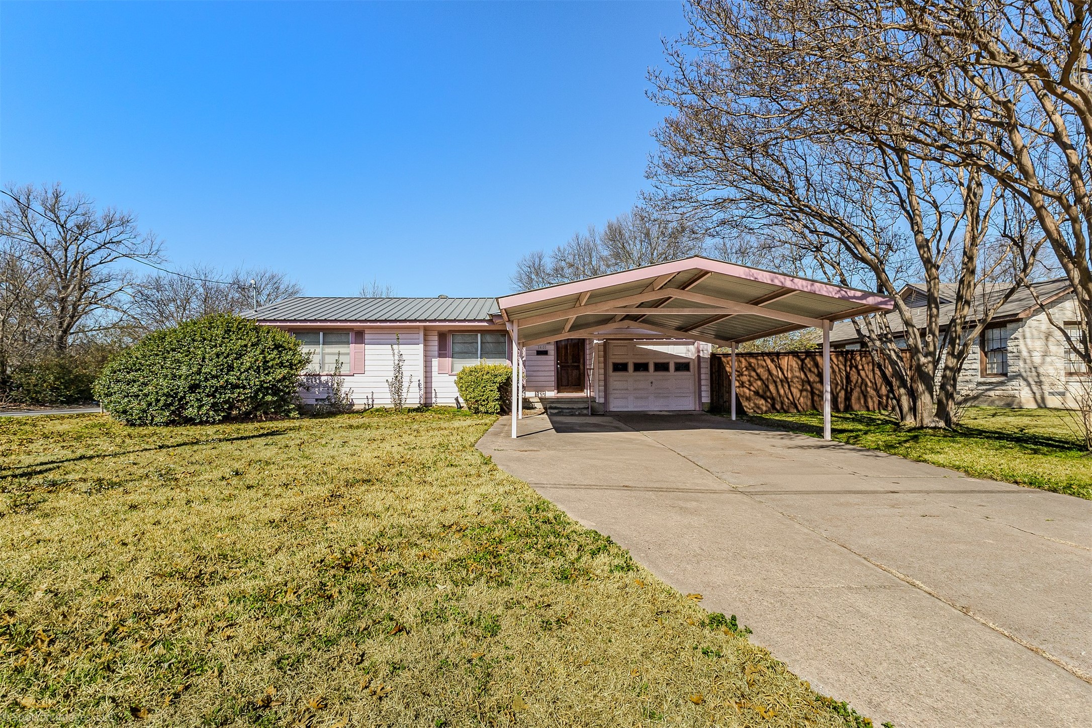 1401 N Rockwall Avenue Terrell TX 75160