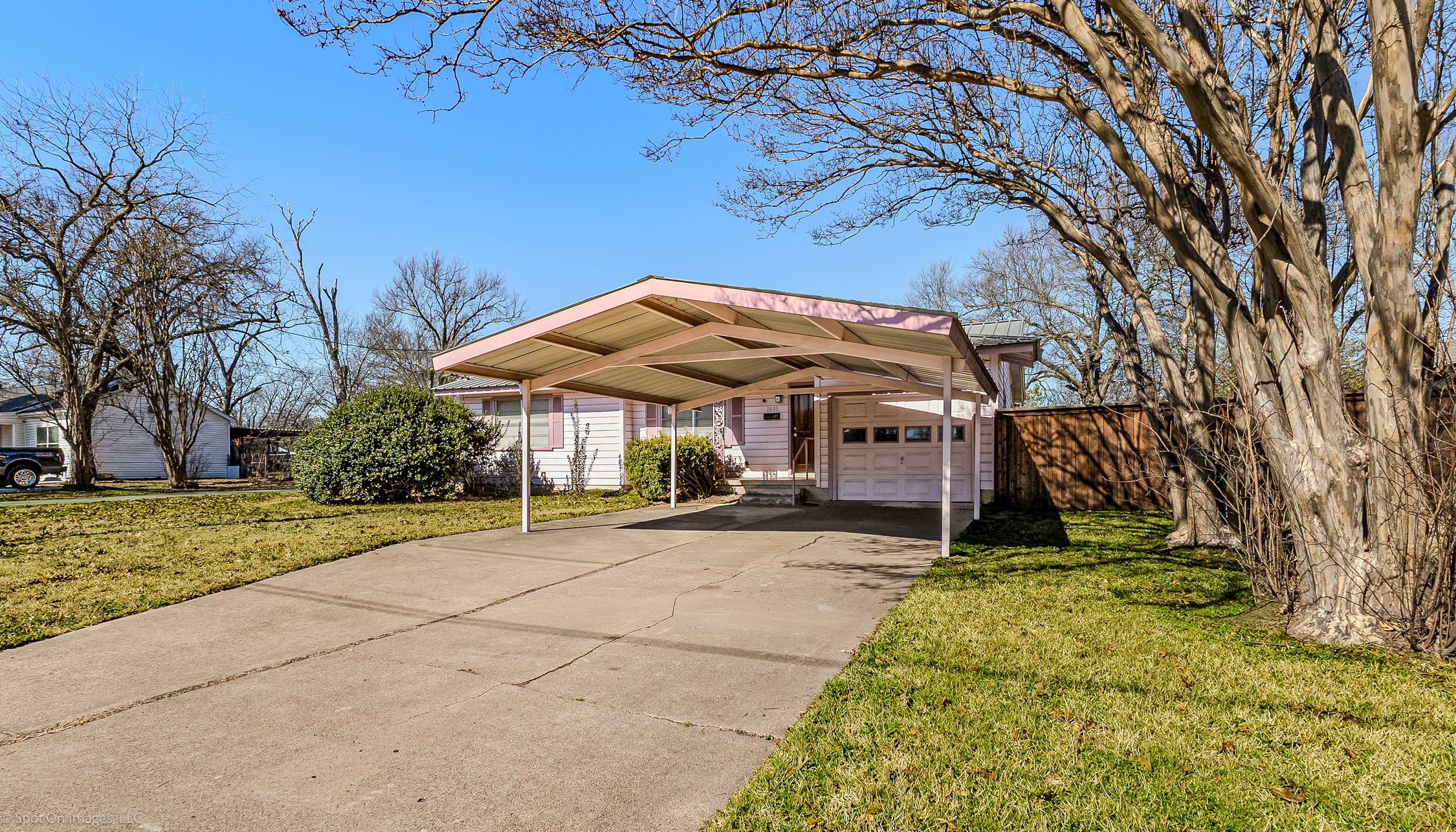 1401 N Rockwall Avenue Terrell TX 75160