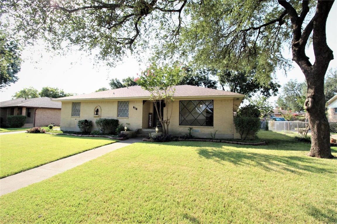 818 Worcester Lane Garland TX 75040
