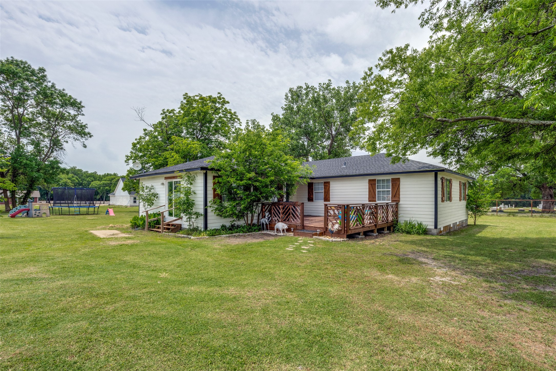 411 W Houston Street Leonard TX 75452