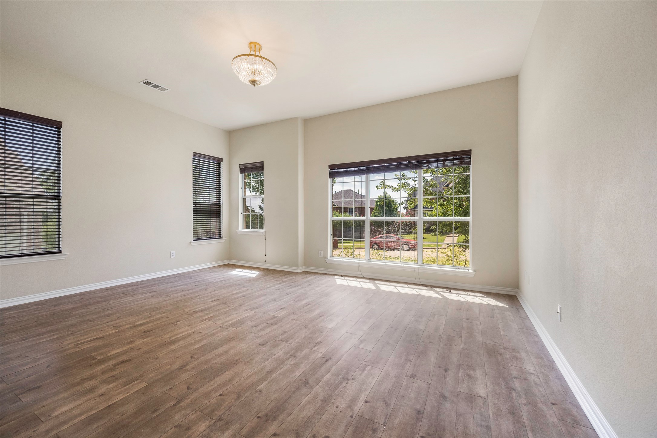 2505 Claymore Avenue Garland TX 75043
