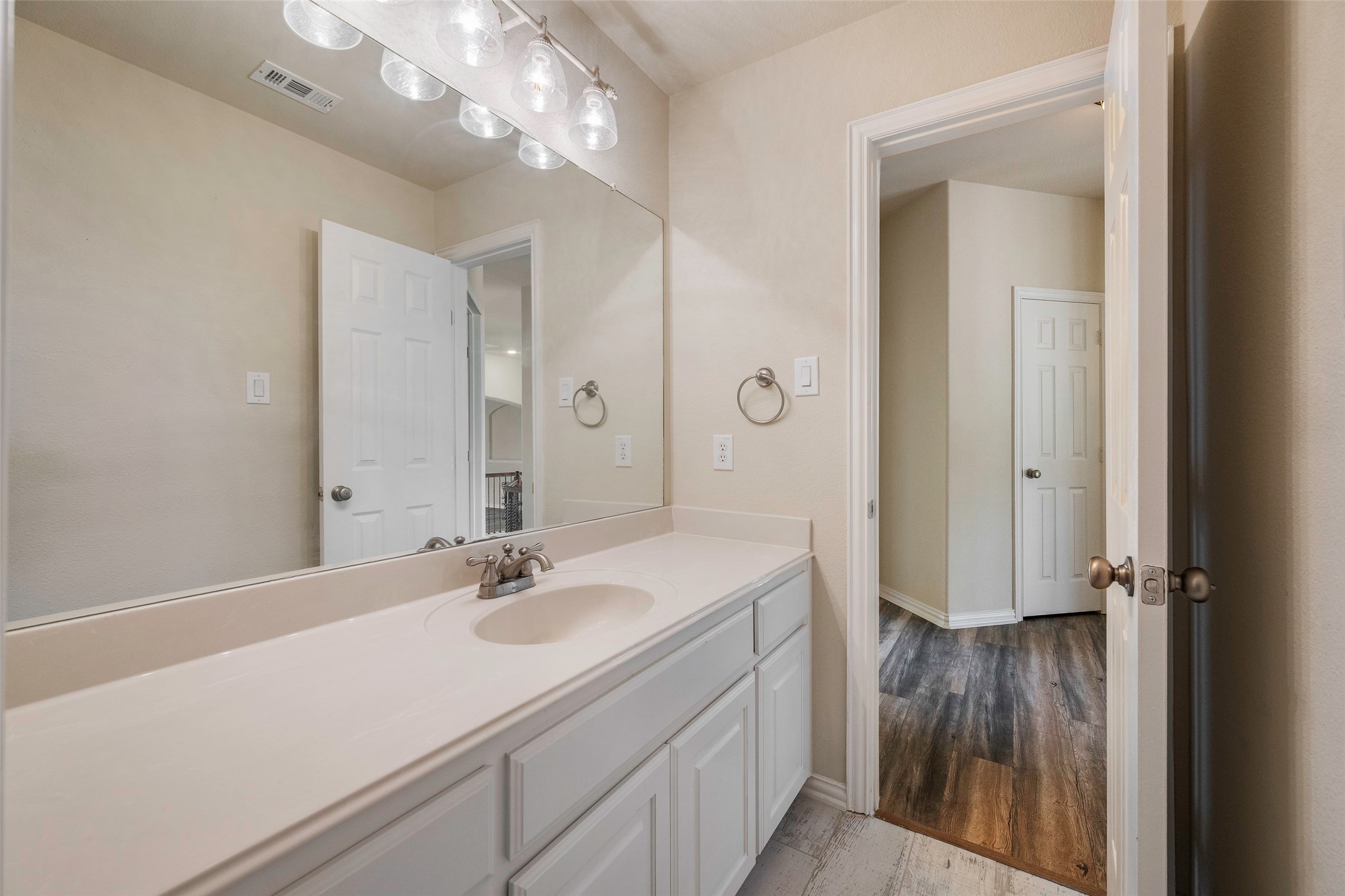 2505 Claymore Avenue Garland TX 75043
