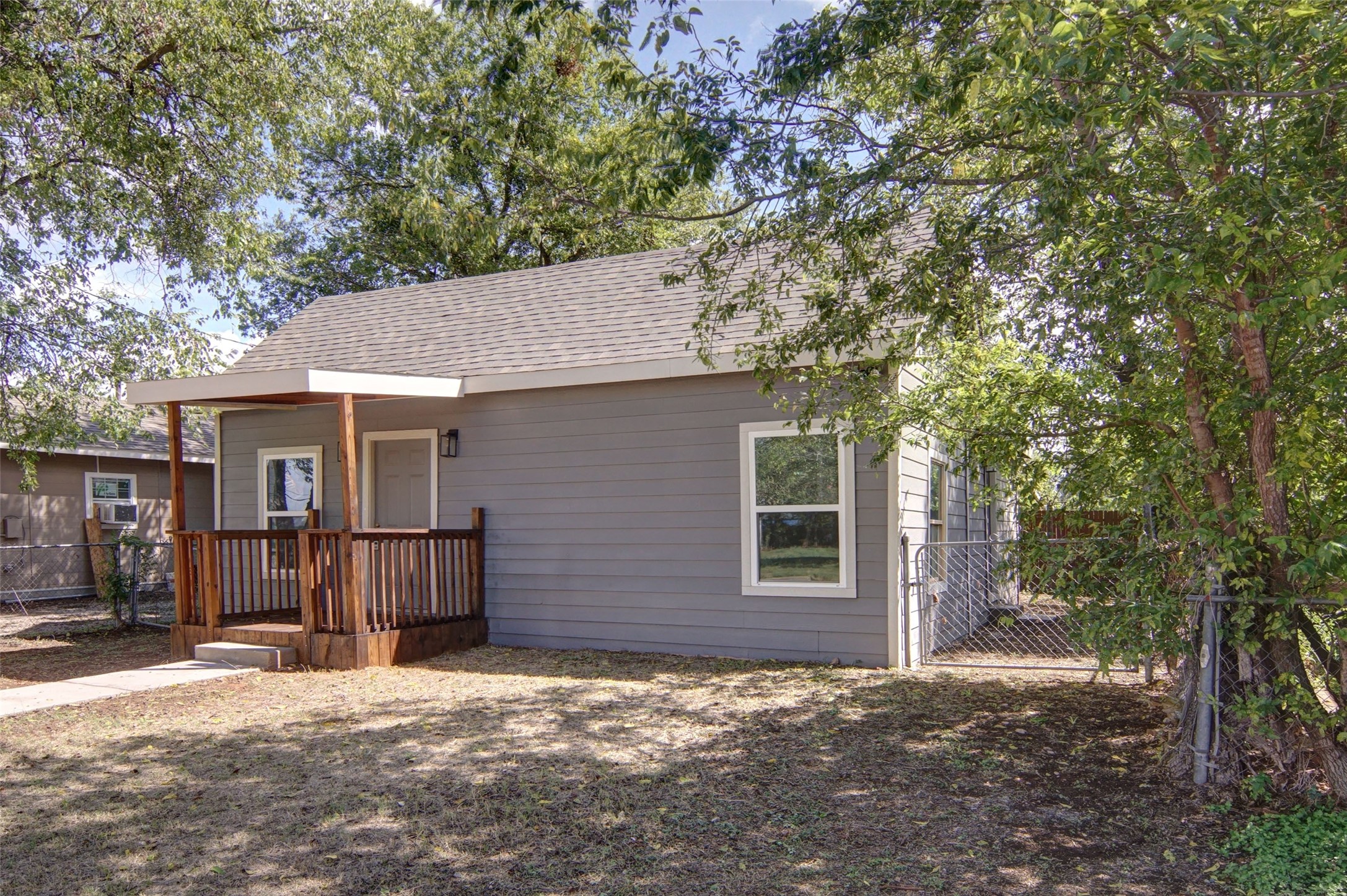 611 SE 2nd Avenue Mineral Wells TX 76067