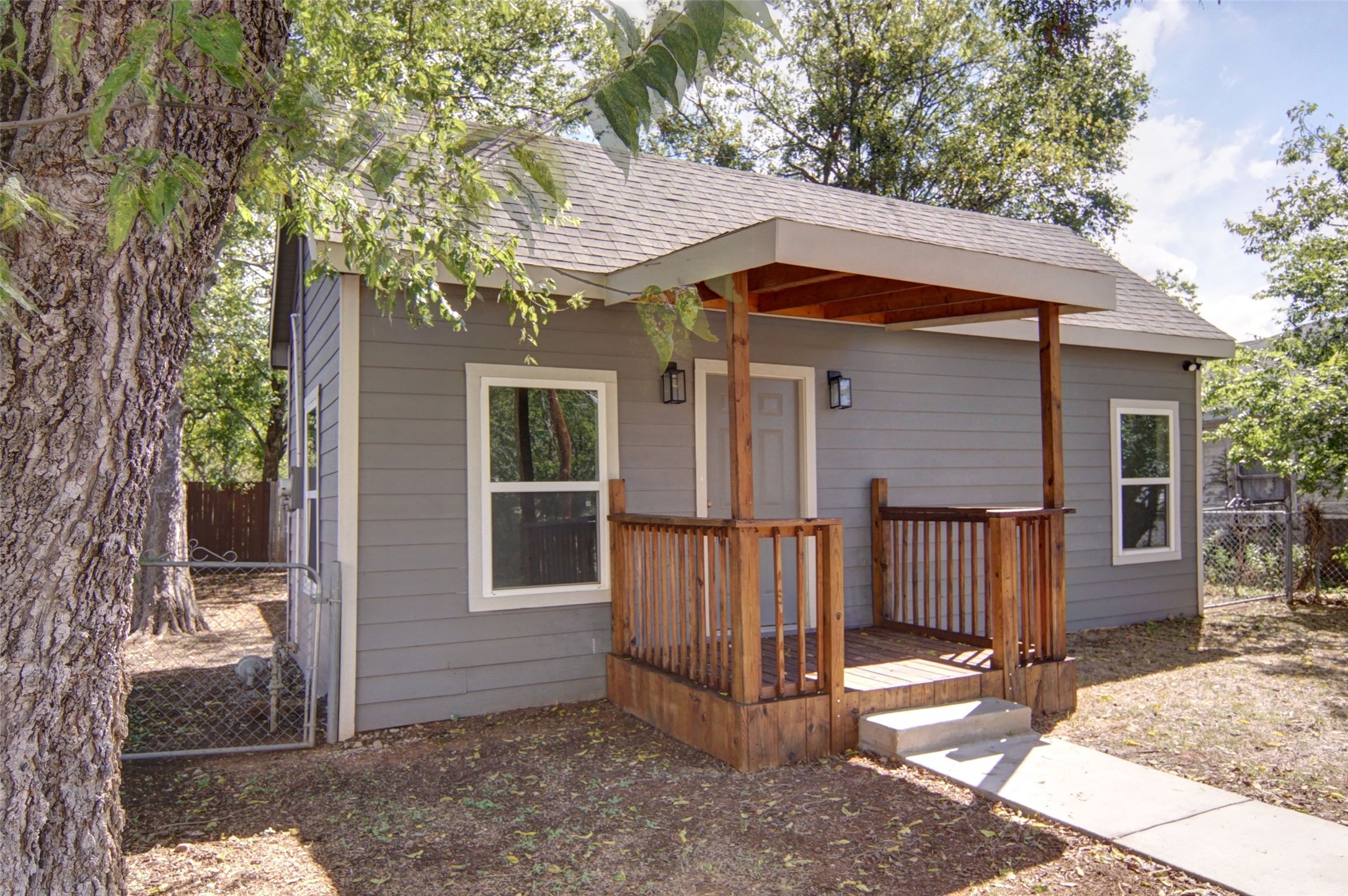 611 SE 2nd Avenue Mineral Wells TX 76067