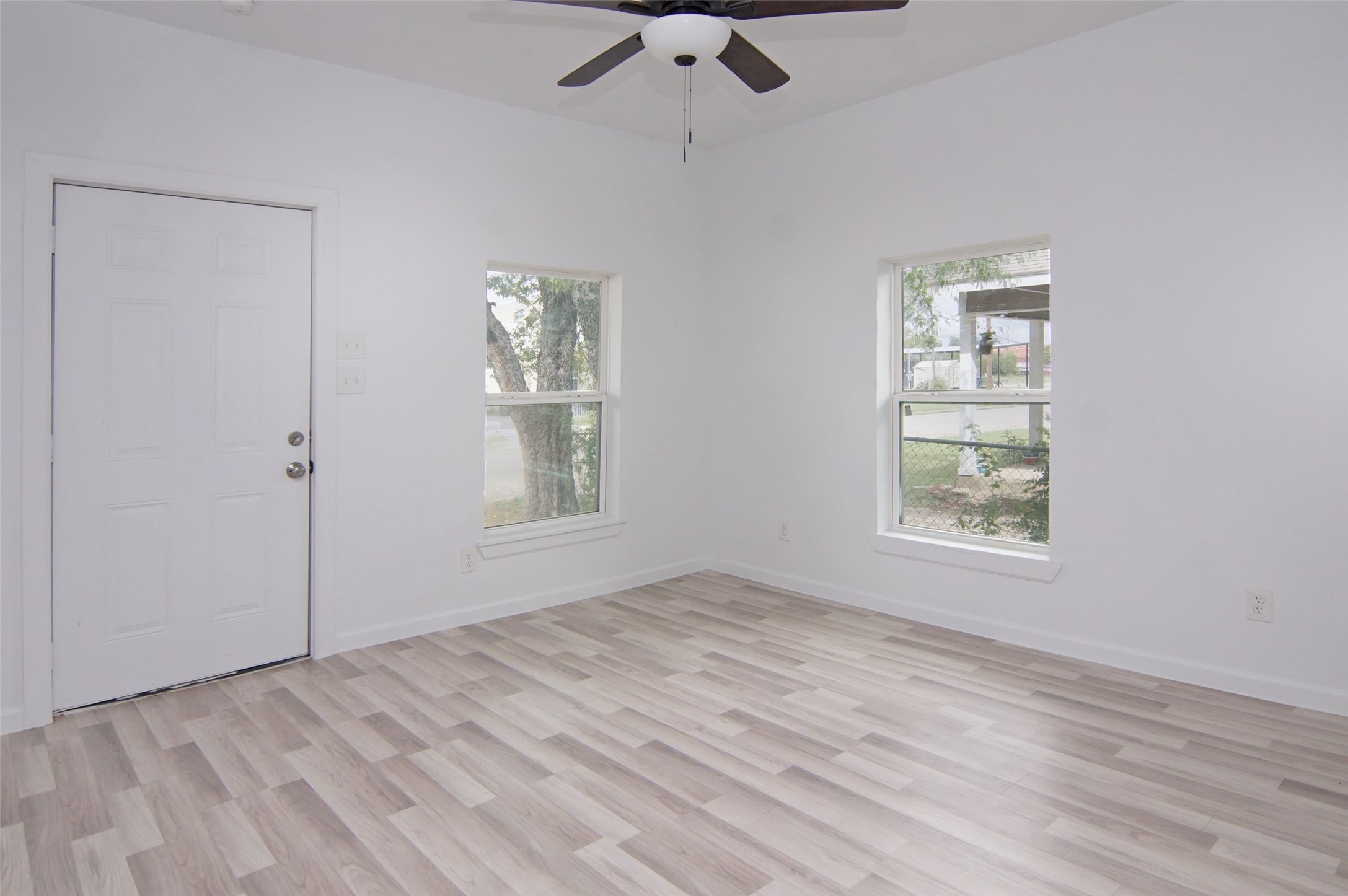 611 SE 2nd Avenue Mineral Wells TX 76067
