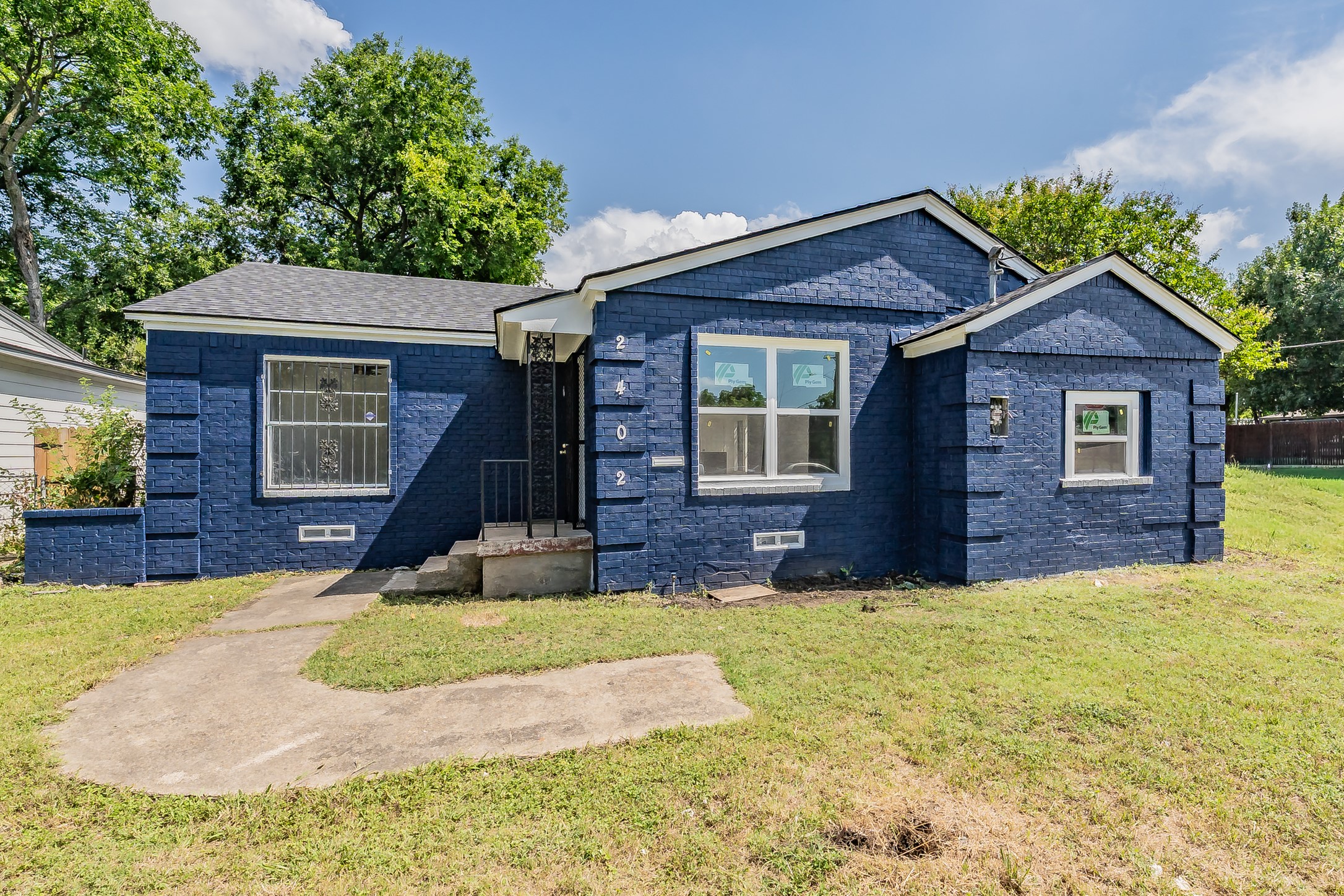 2402 E Overton Road Dallas TX 75216