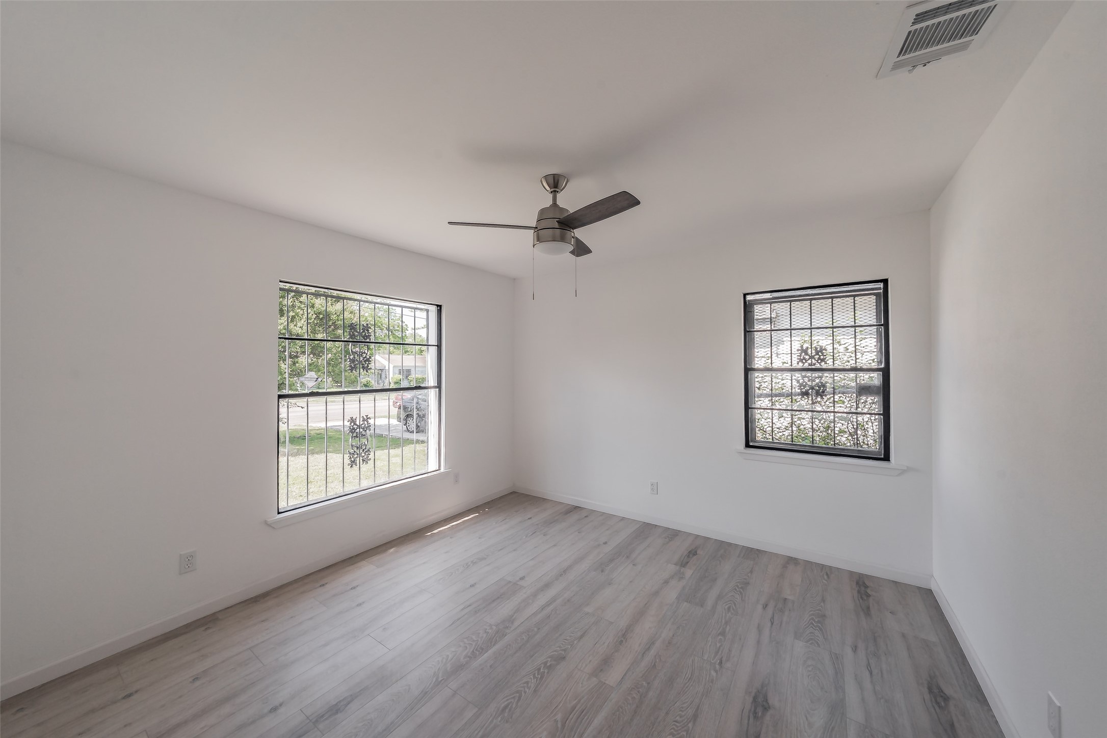 2402 E Overton Road Dallas TX 75216