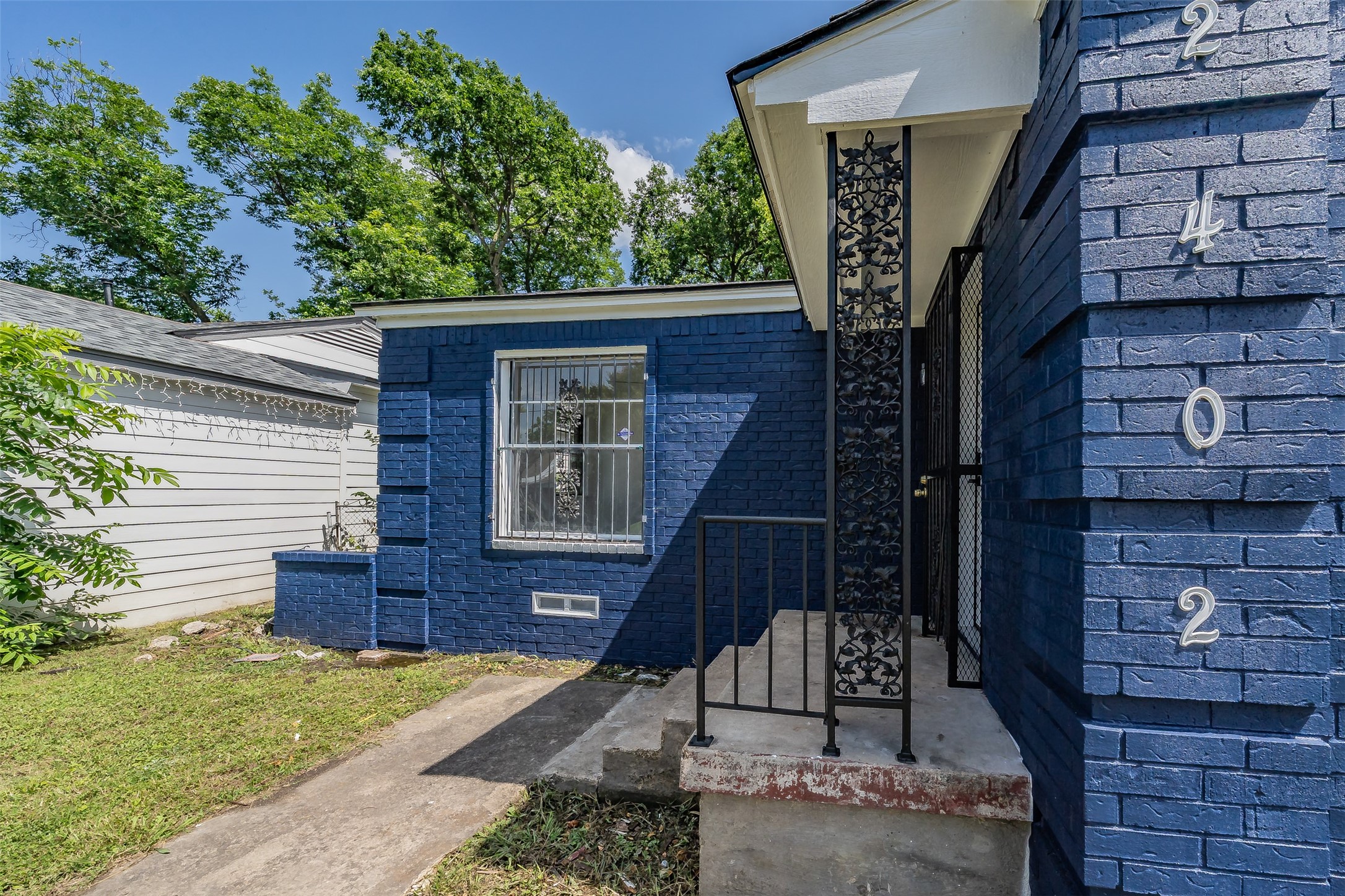 2402 E Overton Road Dallas TX 75216