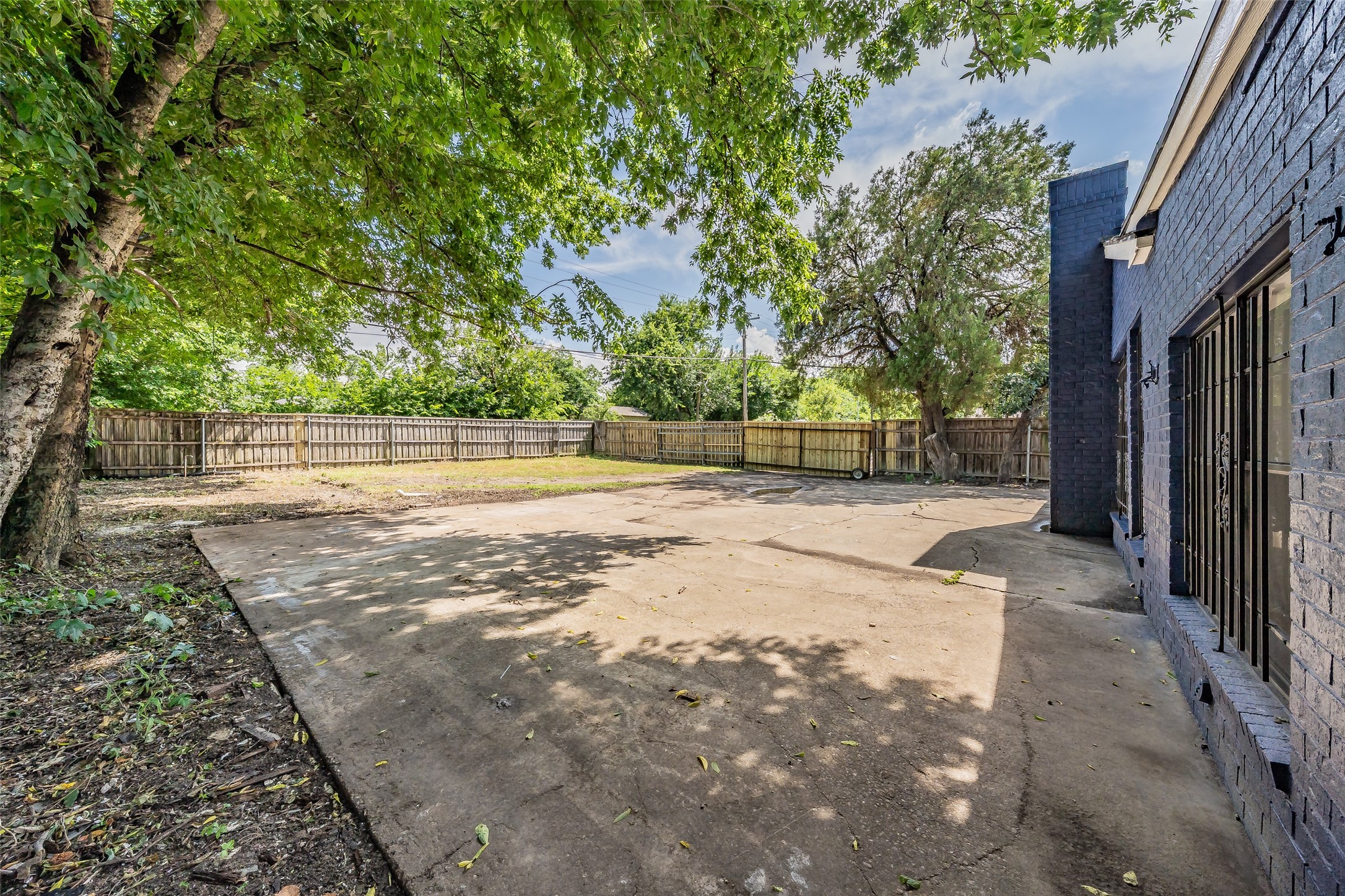 2402 E Overton Road Dallas TX 75216