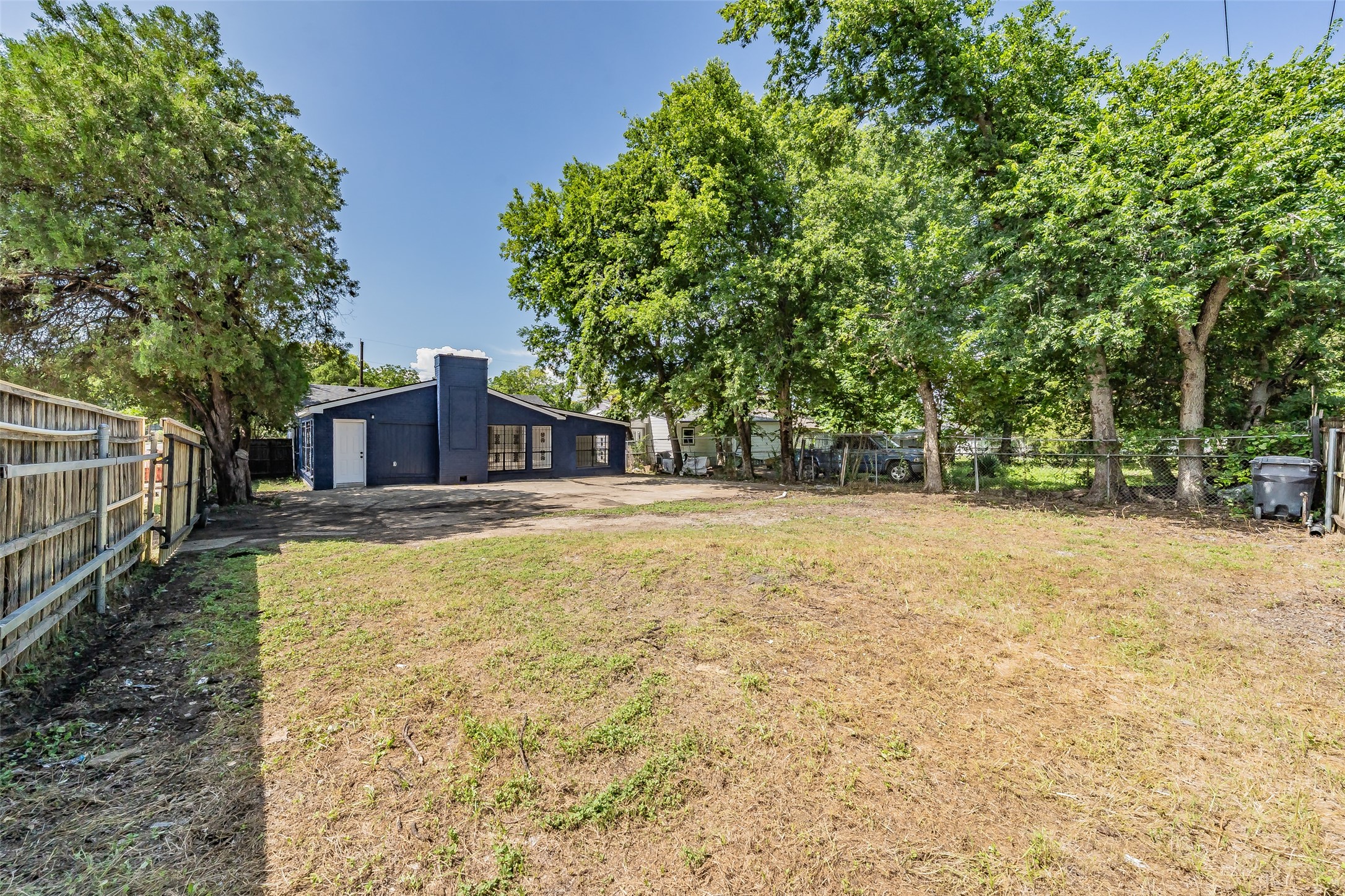 2402 E Overton Road Dallas TX 75216
