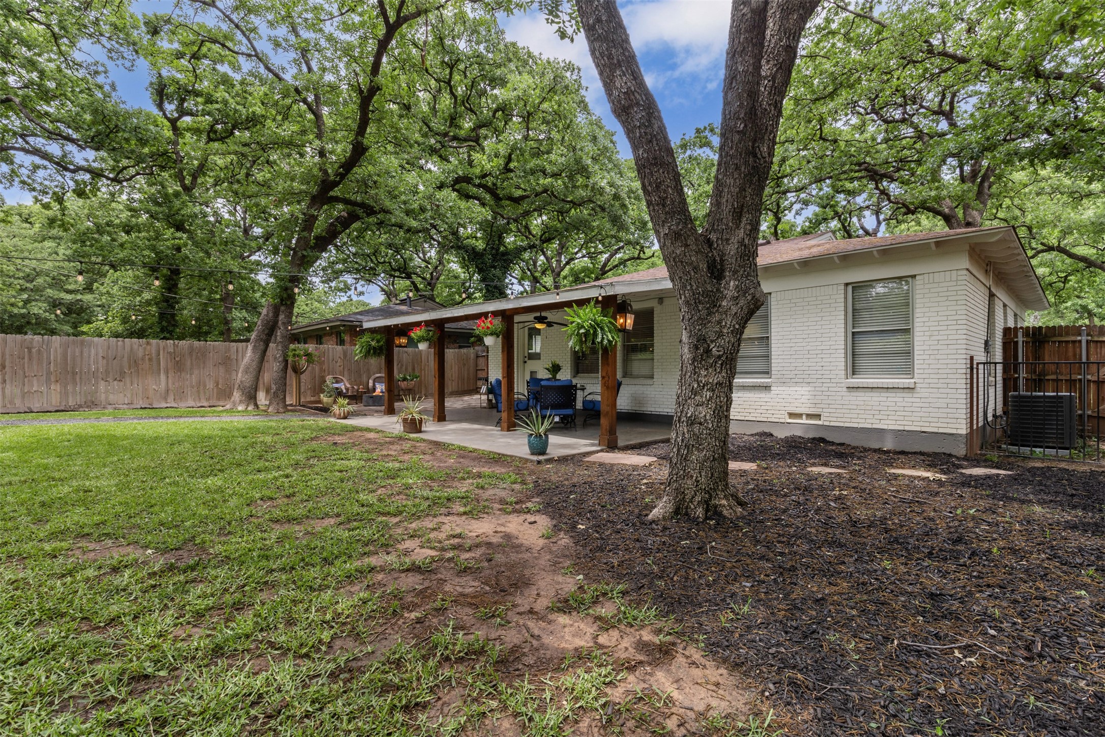 1404 Bluebonnet Trail Arlington TX 76013
