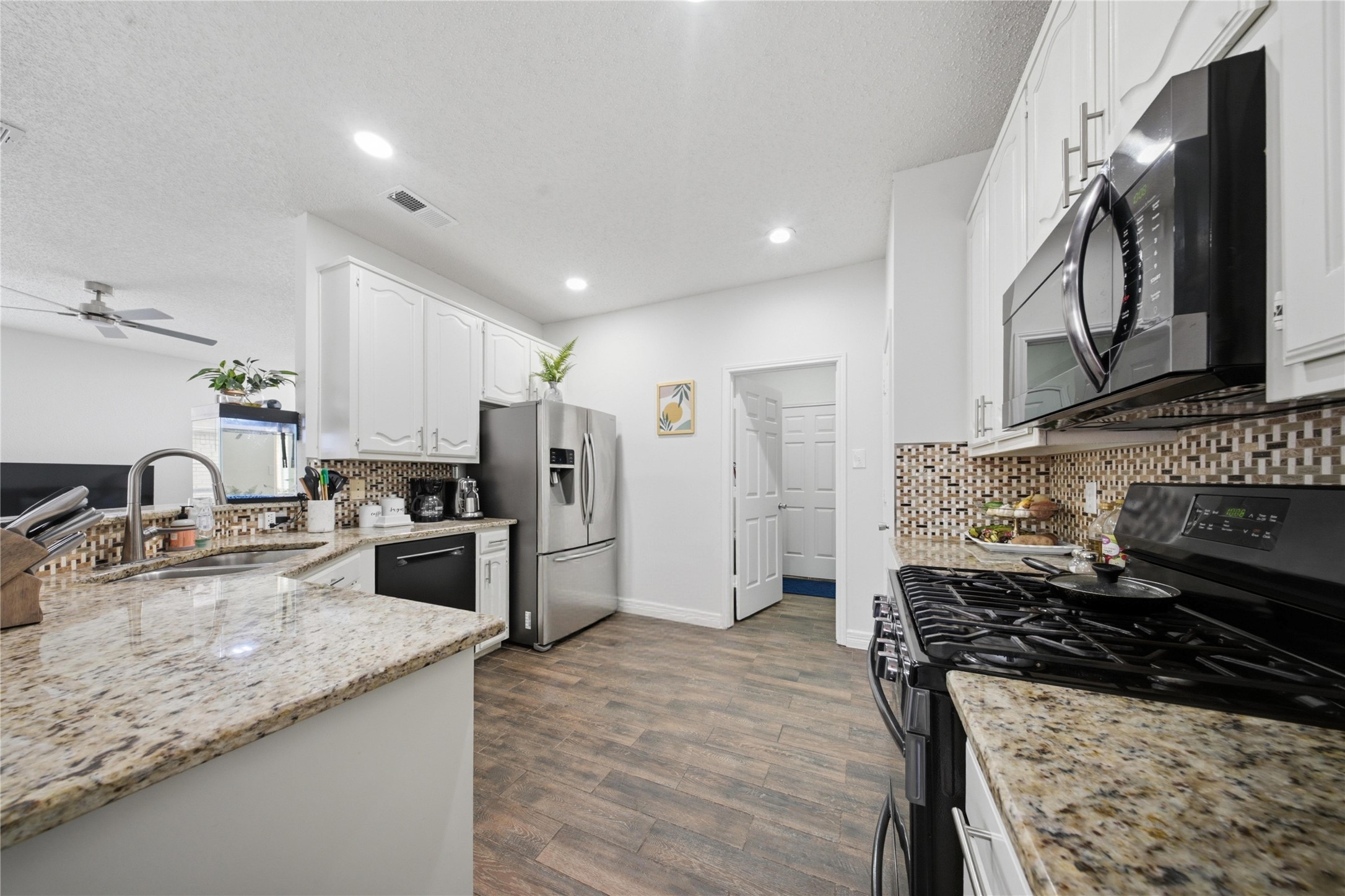 2108 Montclair Lane Lewisville TX 75067