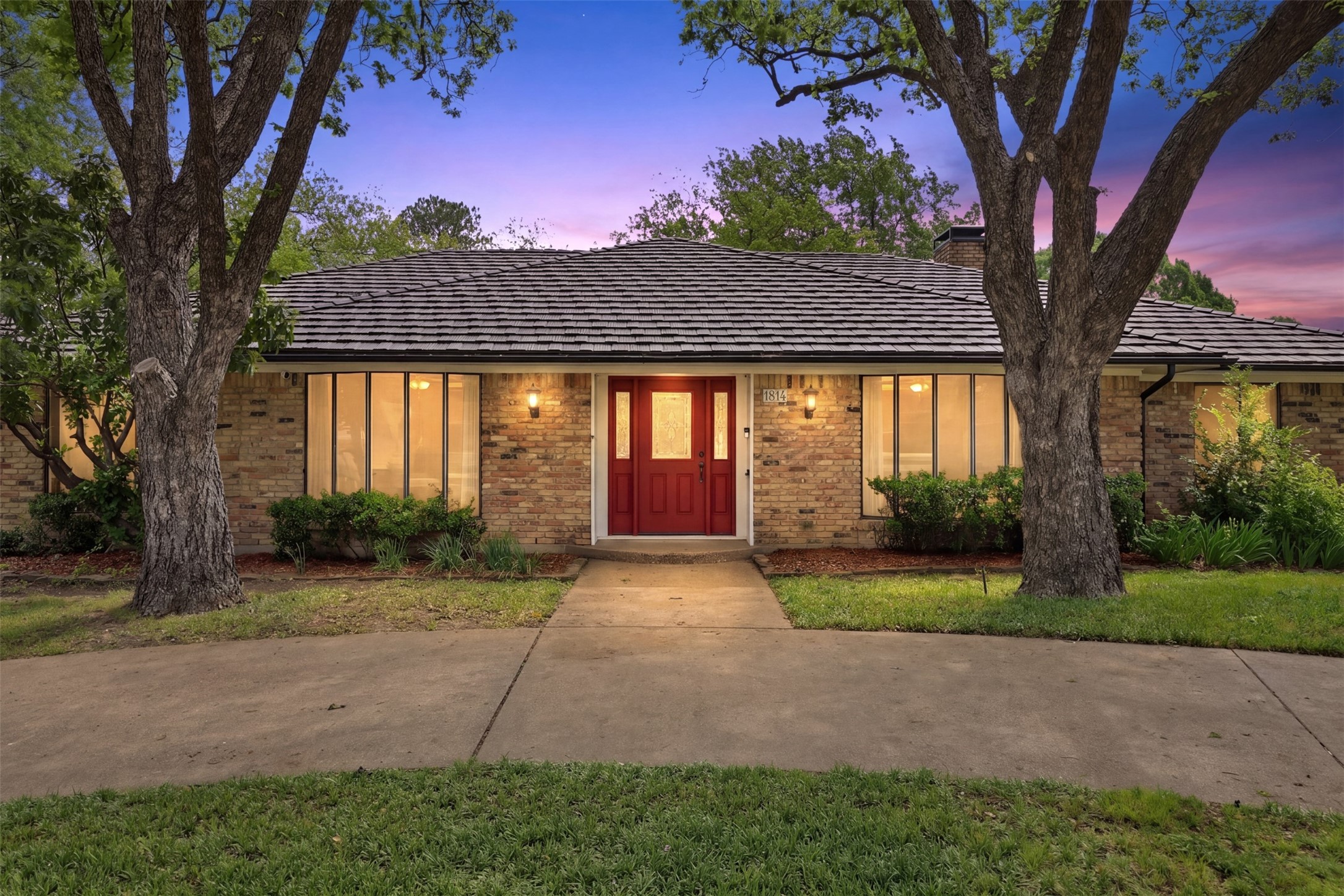 1814 N Carrier Parkway Grand Prairie TX 75050