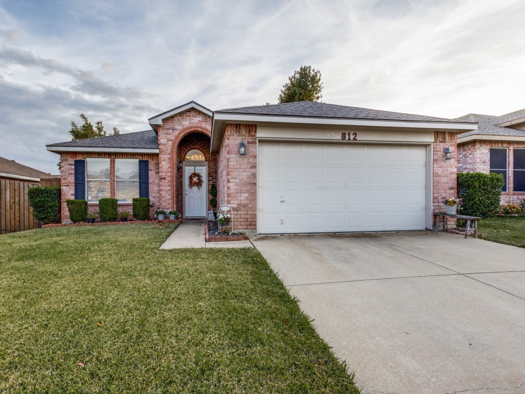 812 Engleside Drive Arlington TX 76018