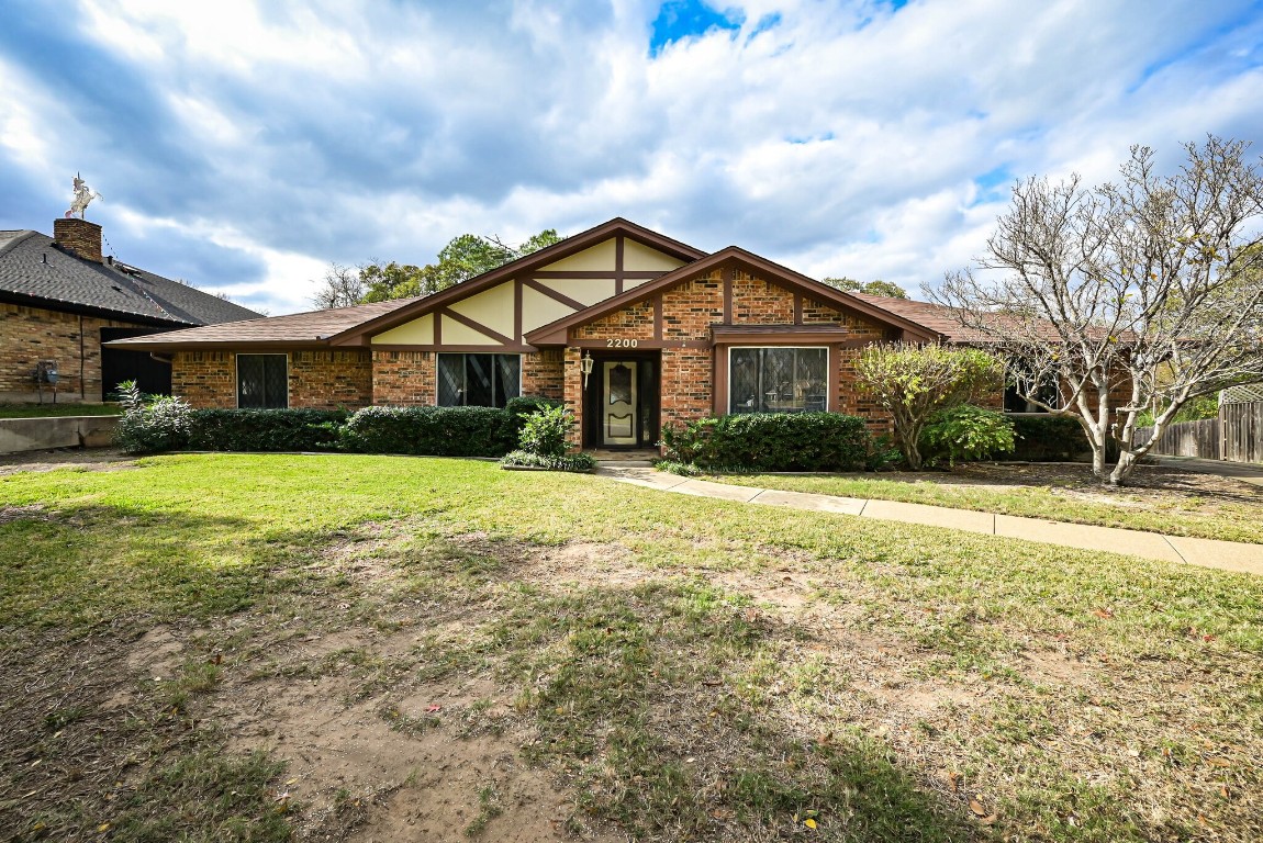 2200 Midhurst Drive Arlington TX 76013