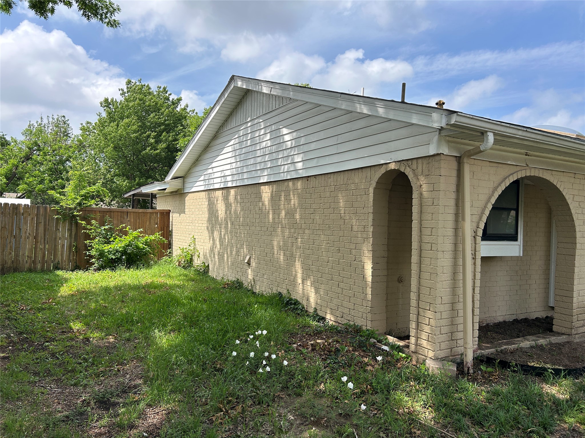 1033 Rockledge Drive Garland TX 75043