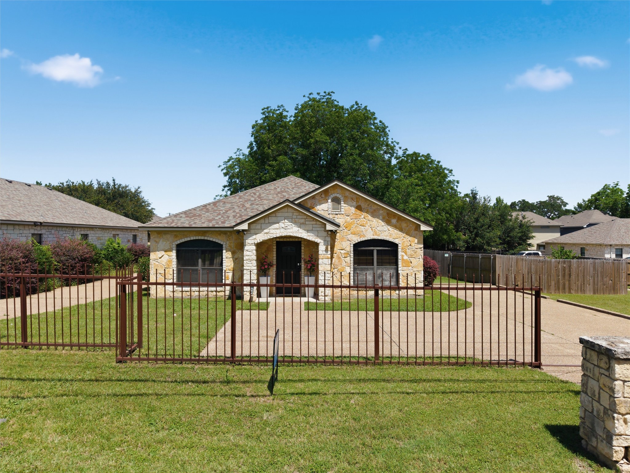 221 Gurley Lane Waco TX 76706