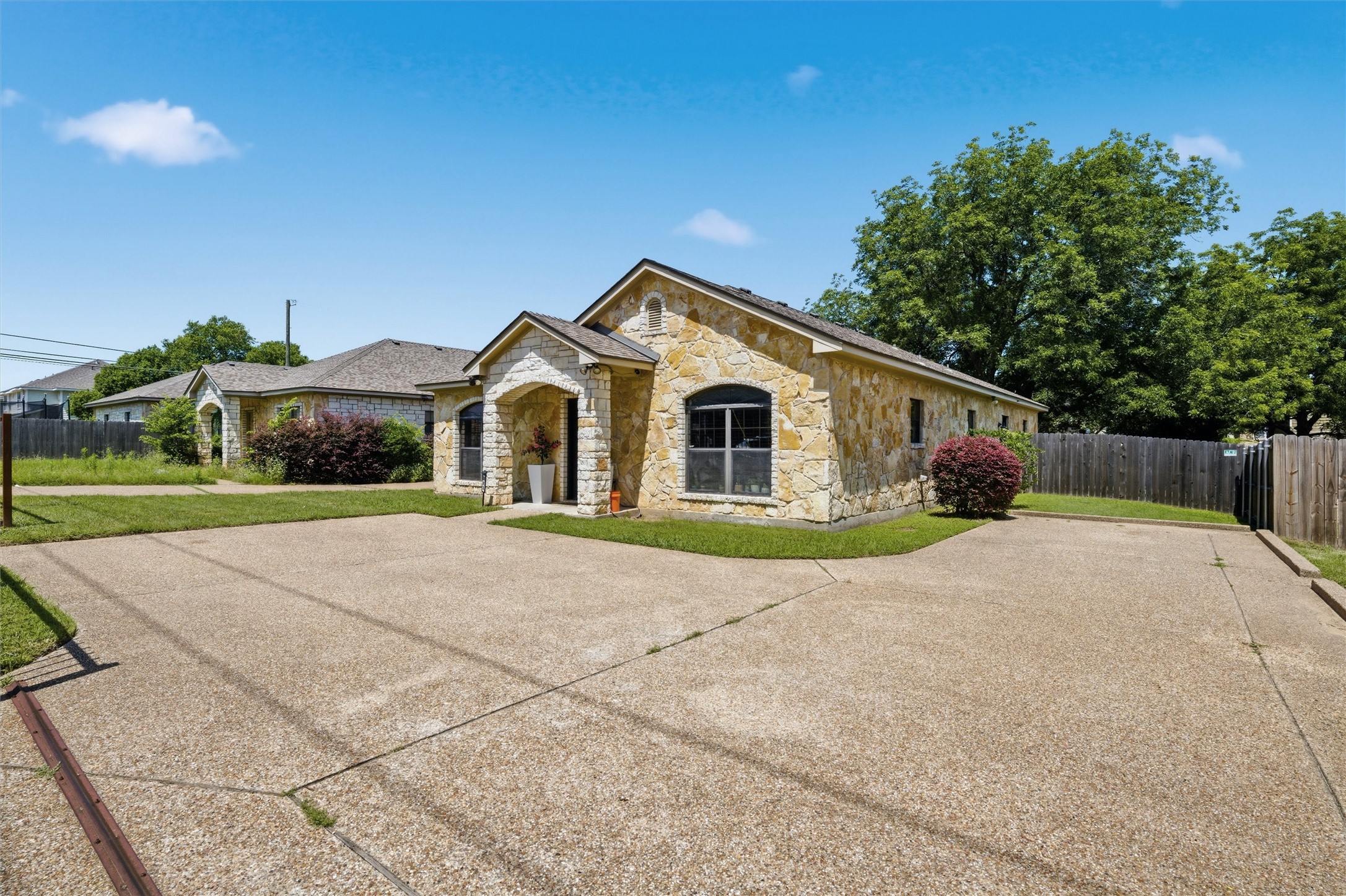 221 Gurley Lane Waco TX 76706