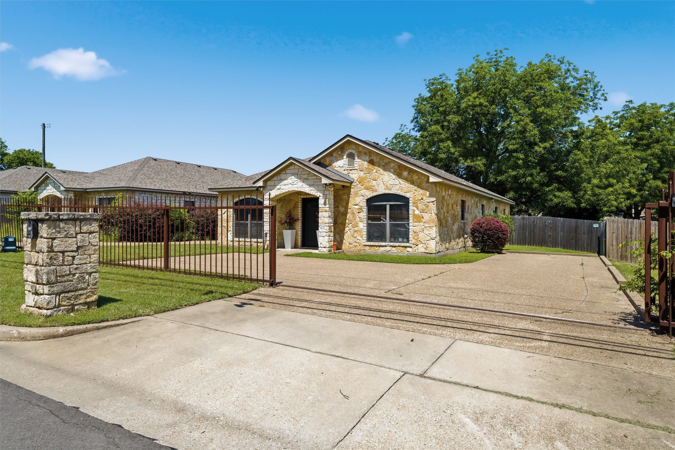 221 Gurley Lane Waco TX 76706