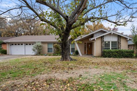 1208 W Redbud Drive Hurst TX 76053
