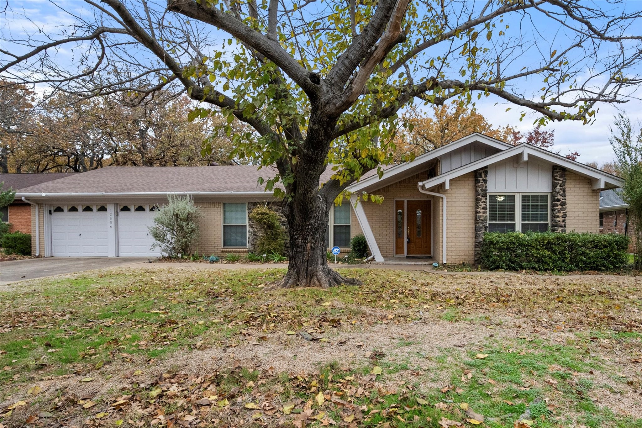 1208 W Redbud Drive Hurst TX 76053