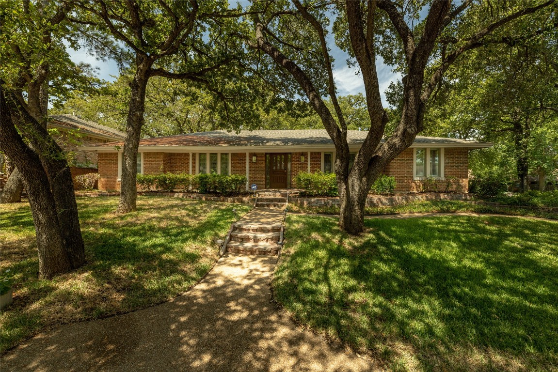 2869 Stephanie Lane Hurst TX 76054