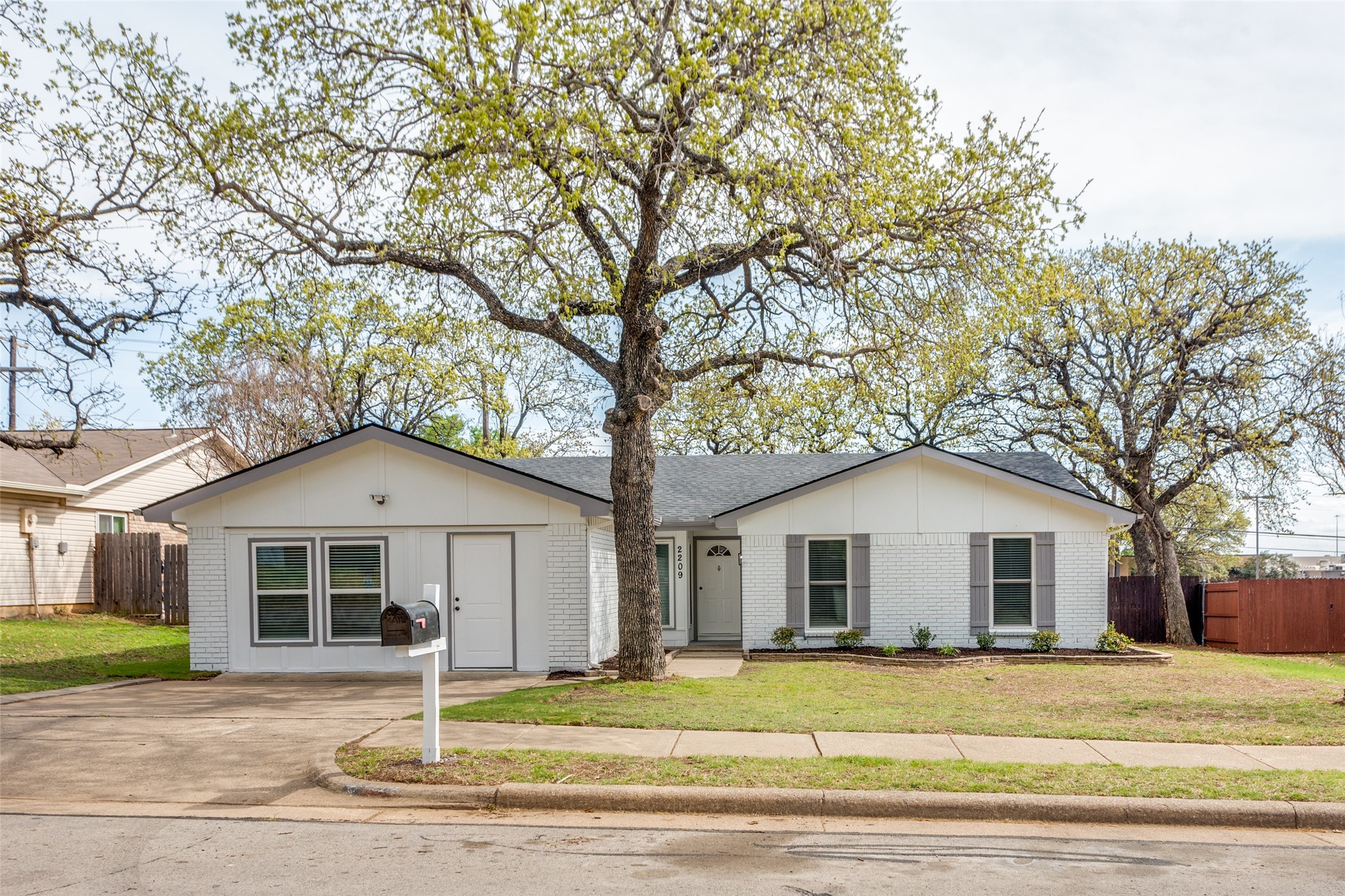 2209 Cottonwood Lane Bedford TX 76021