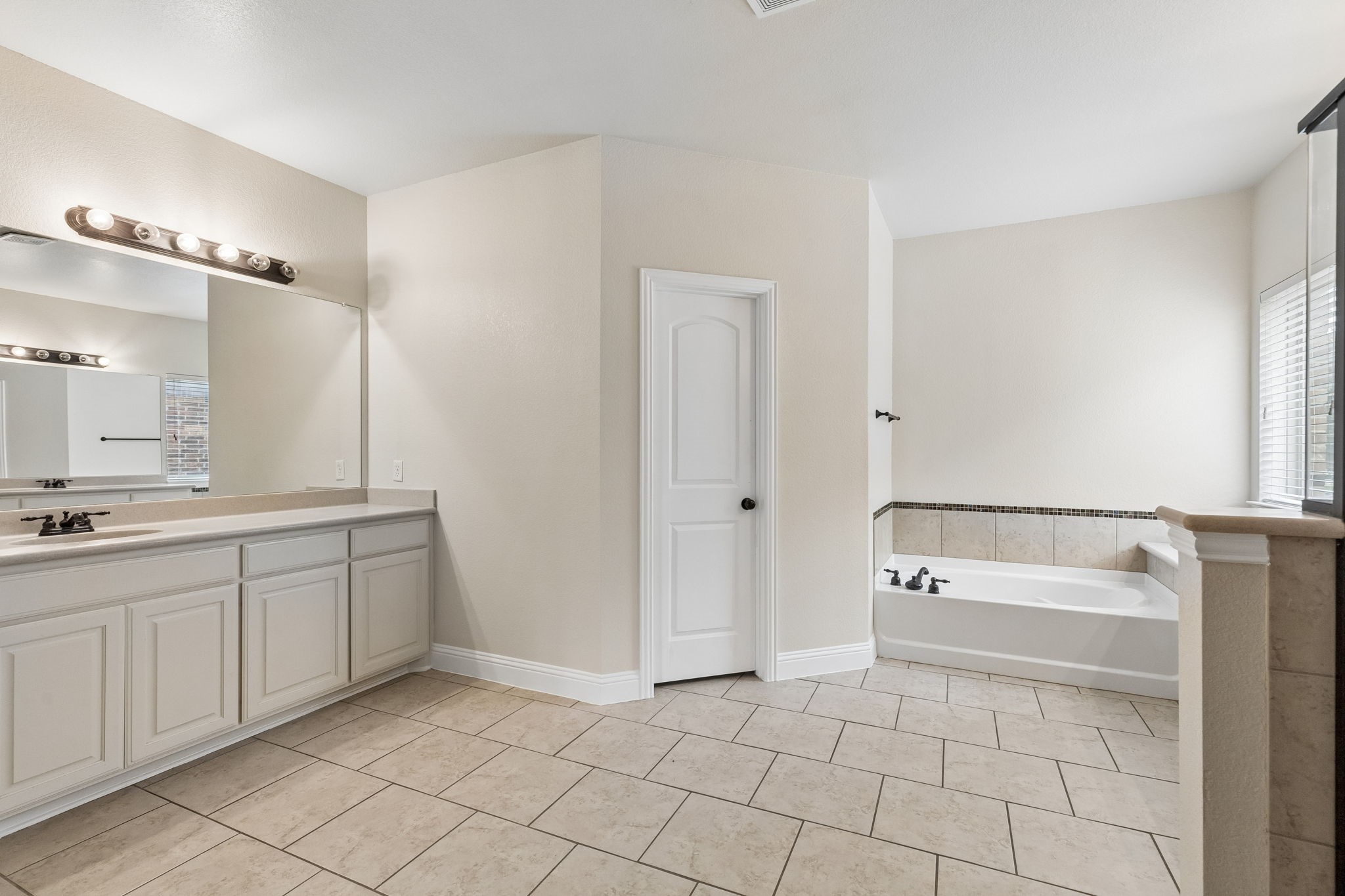 1683 St Croix Street Burleson TX 76028