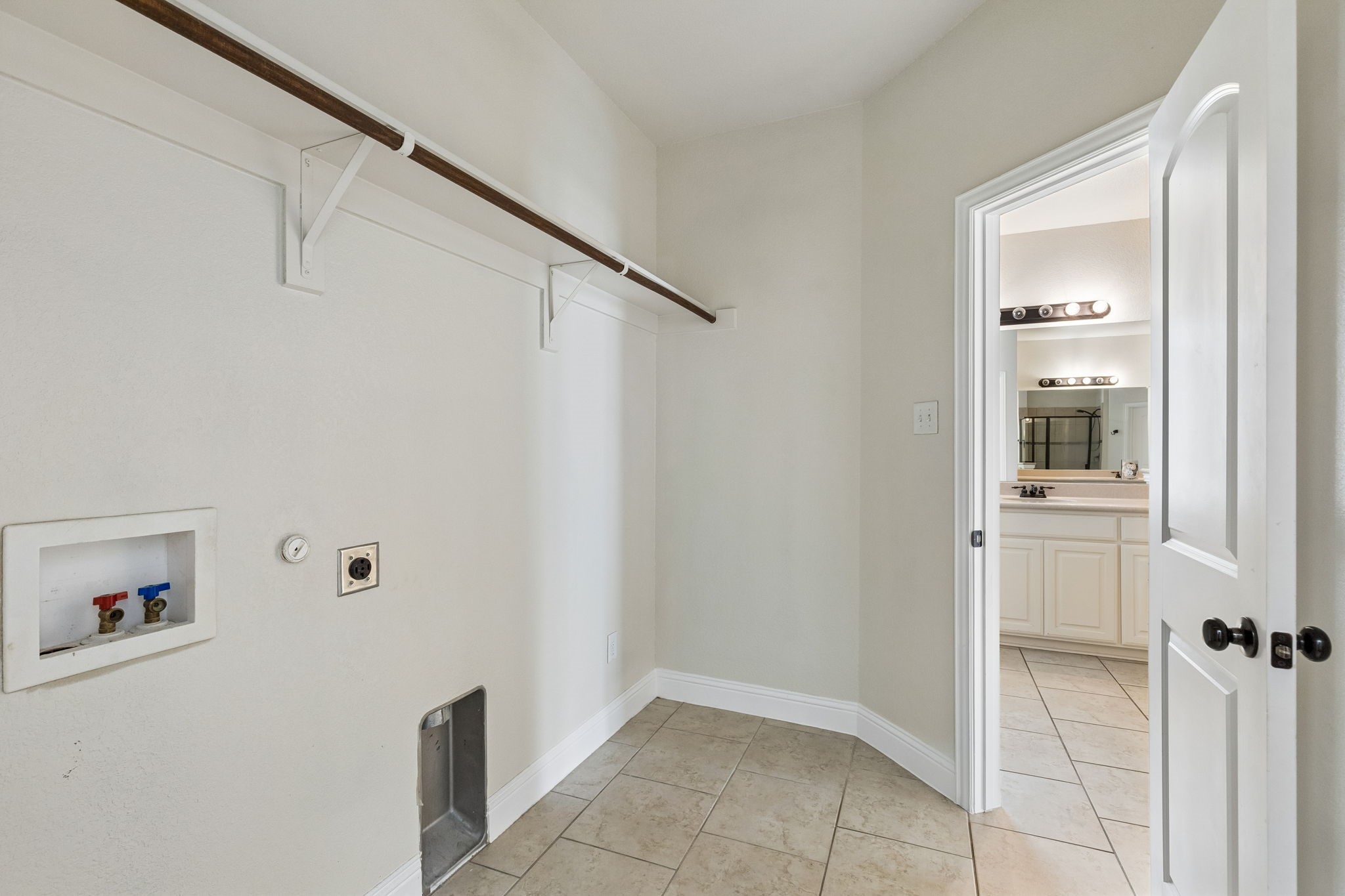 1683 St Croix Street Burleson TX 76028