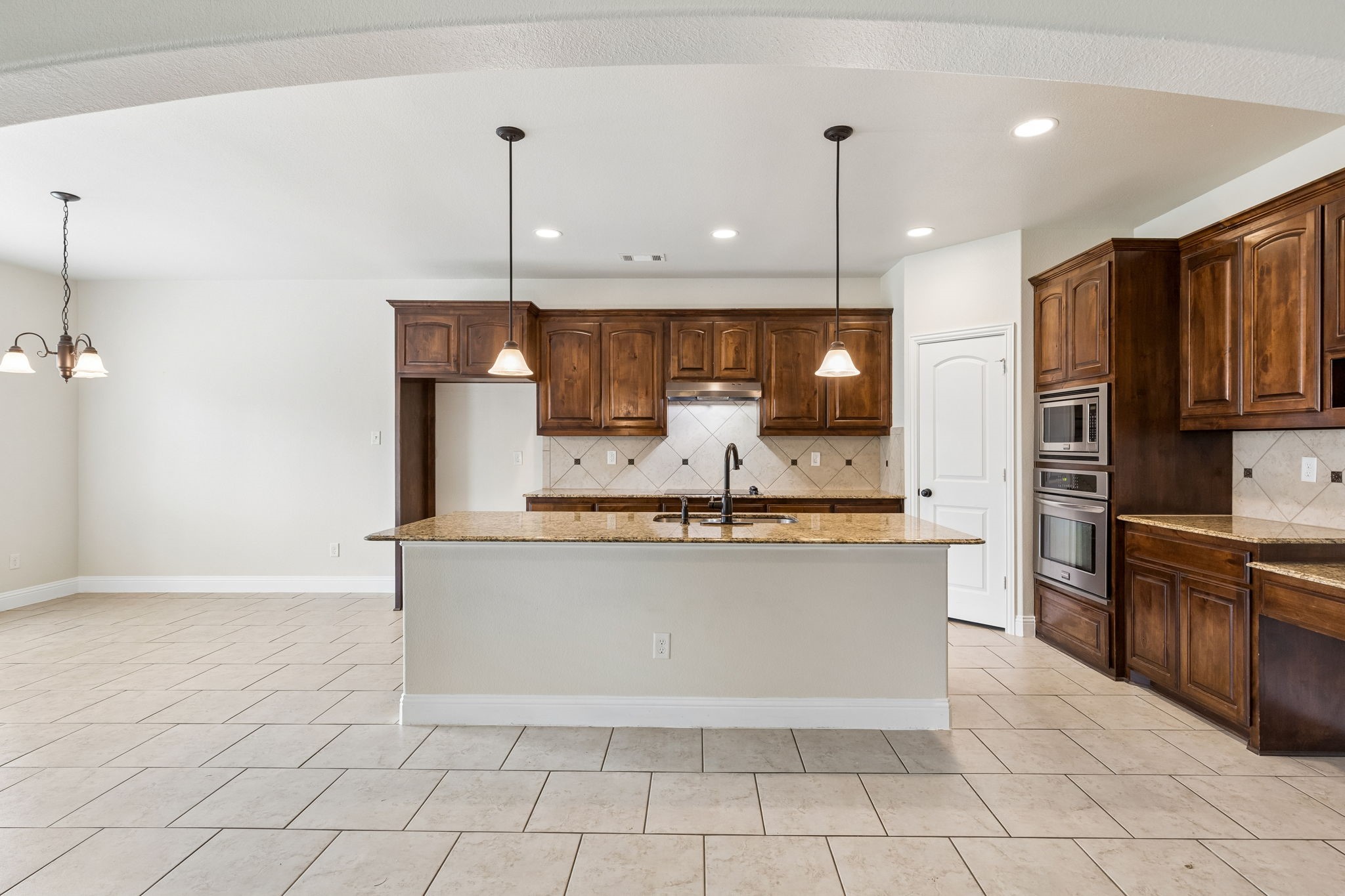 1683 St Croix Street Burleson TX 76028