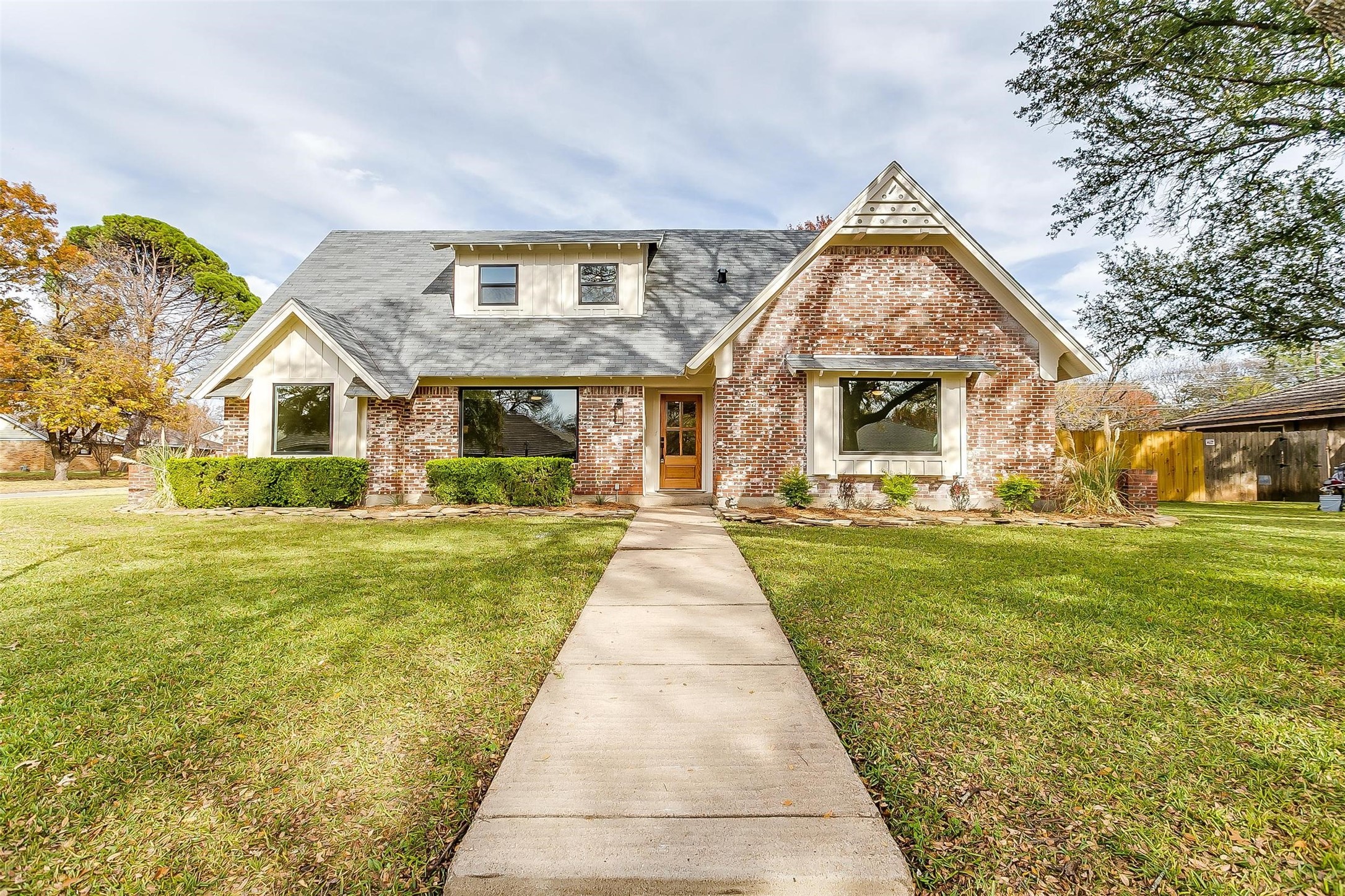 8524 Marys Creek Drive Benbrook TX 76116