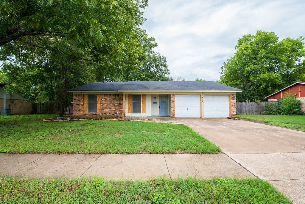617 Lynnewood Avenue Burleson TX 76028