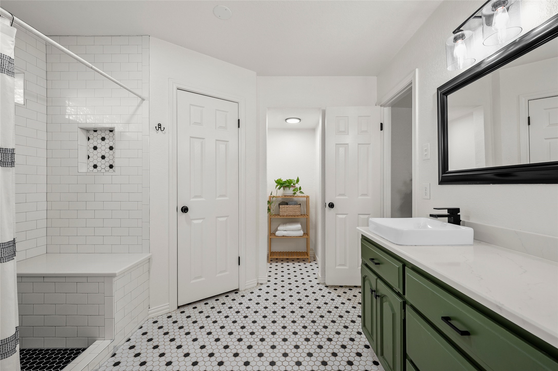 141 Bonham Drive Hewitt TX 76643