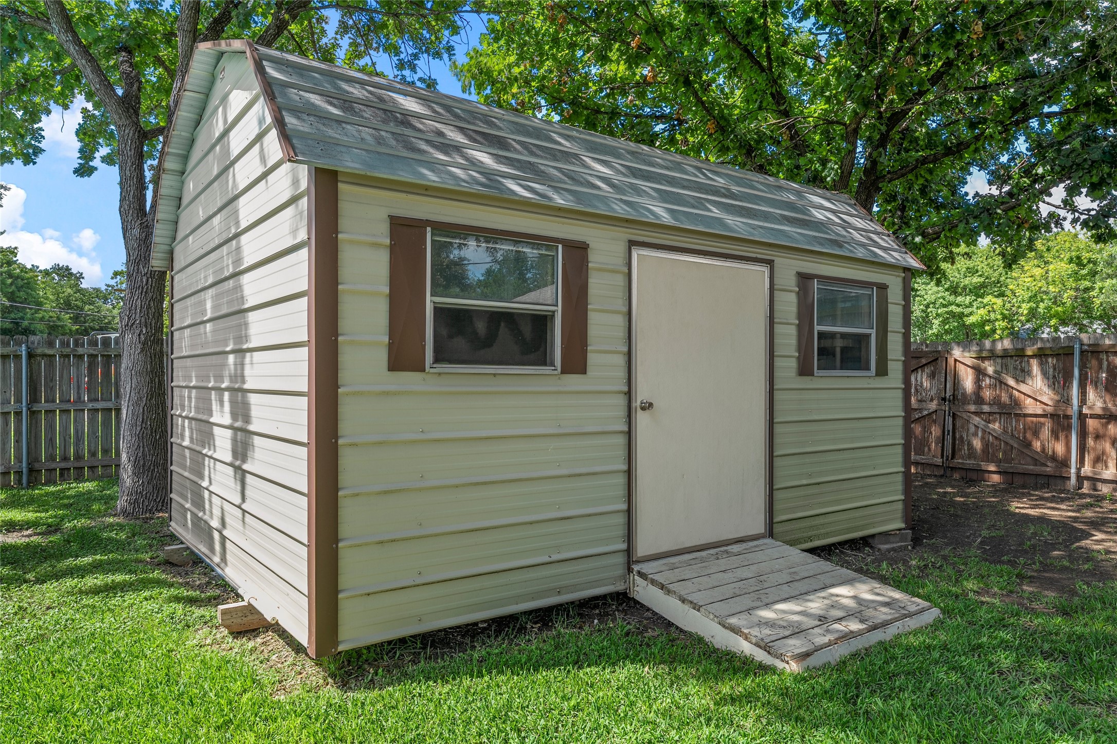 141 Bonham Drive Hewitt TX 76643