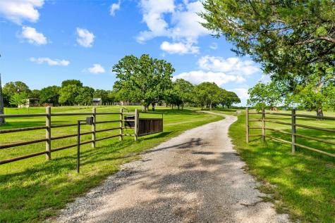 6561 County Road 423 Grandview TX 76050