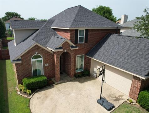 708 W Lonesome Dove Trail Arlington TX 76001