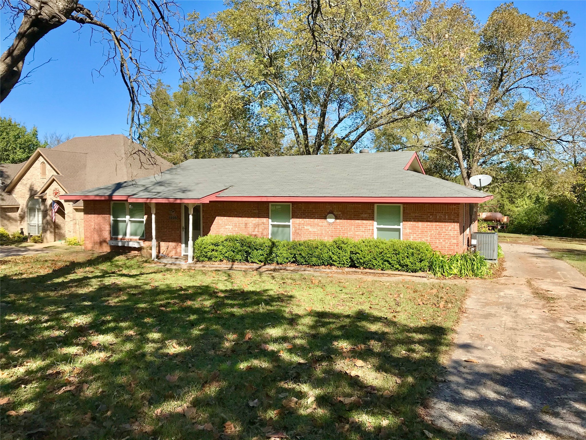 1225 W Hanna Street Denison TX 75020
