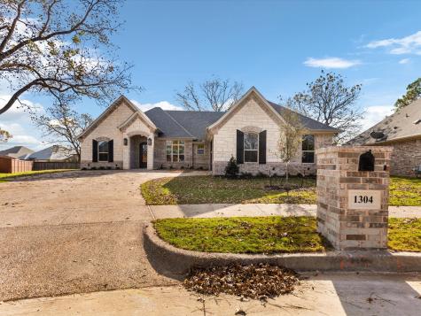 1304 Joshua Way Granbury TX 76048
