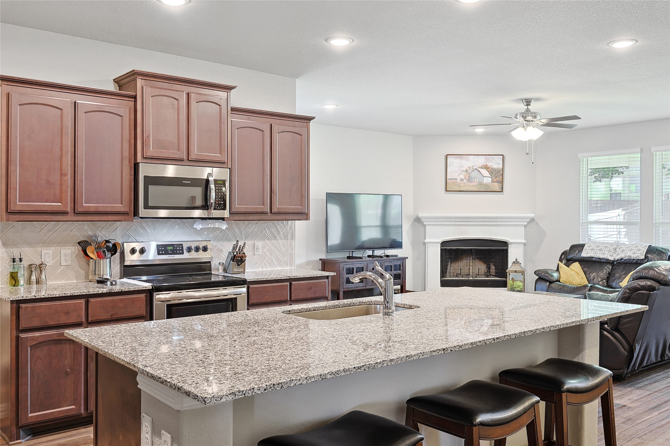 808 Feather Edge Springtown TX 76082