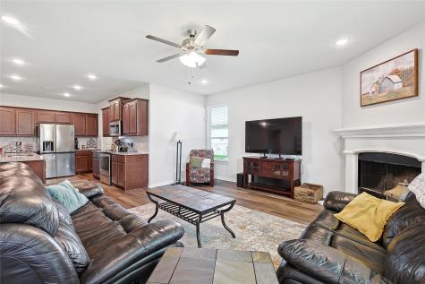 808 Feather Edge Springtown TX 76082