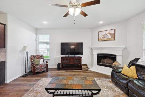 808 Feather Edge Springtown TX 76082