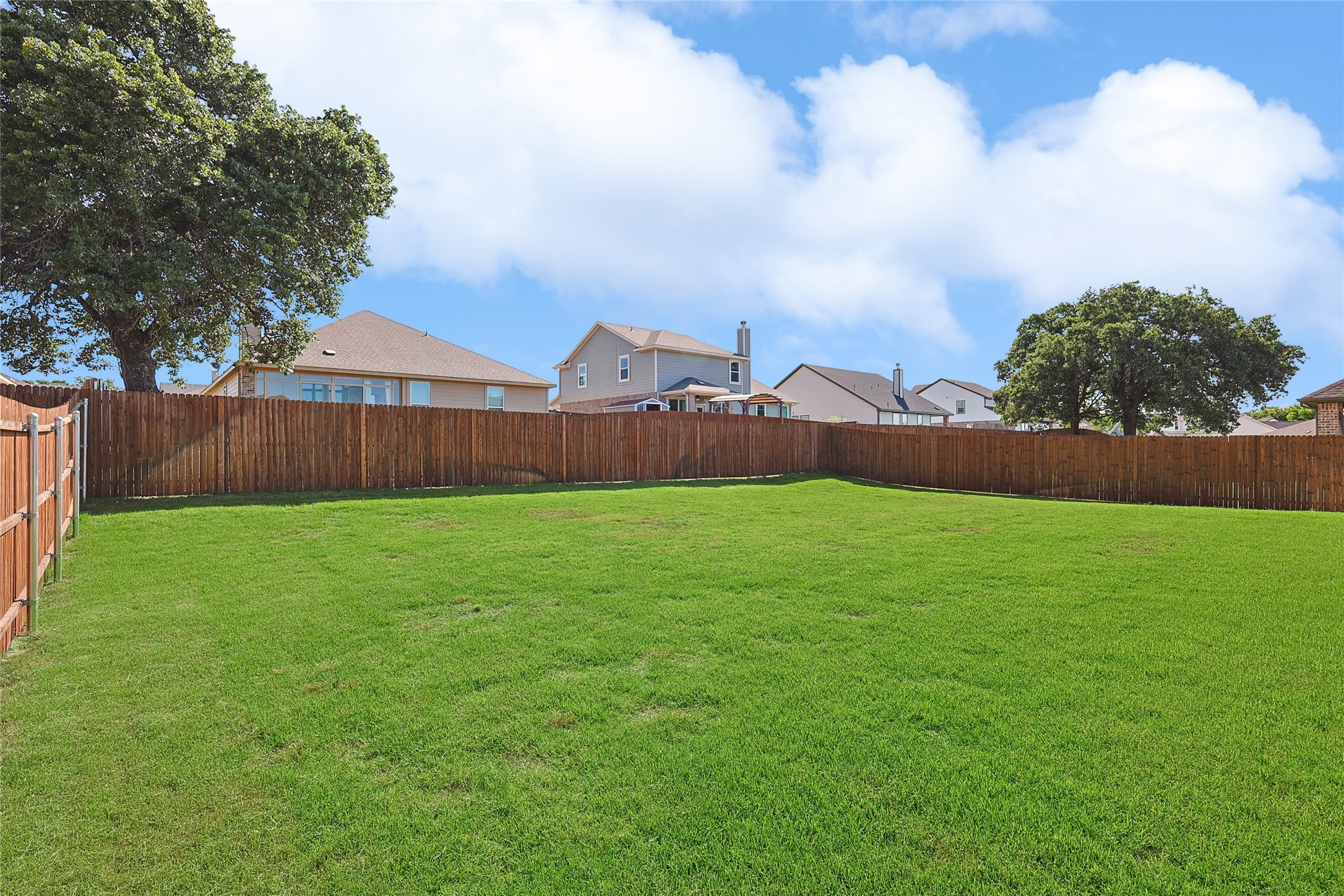 808 Feather Edge Springtown TX 76082