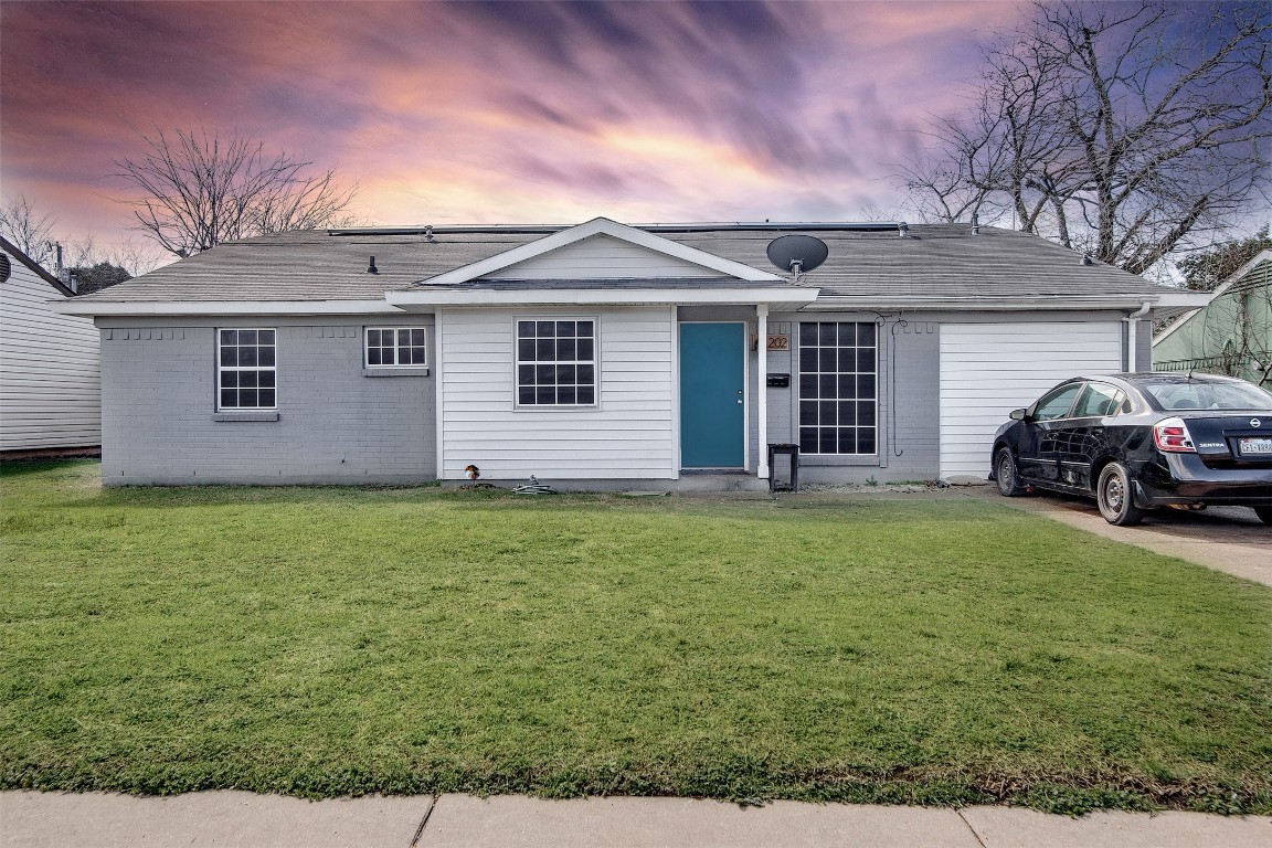 202 E Fairmeadows Drive Duncanville TX 75116