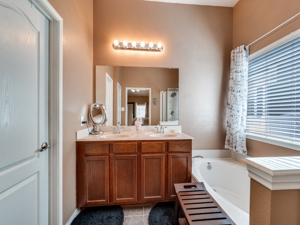 1128 Hayden Lane Savannah TX 76227