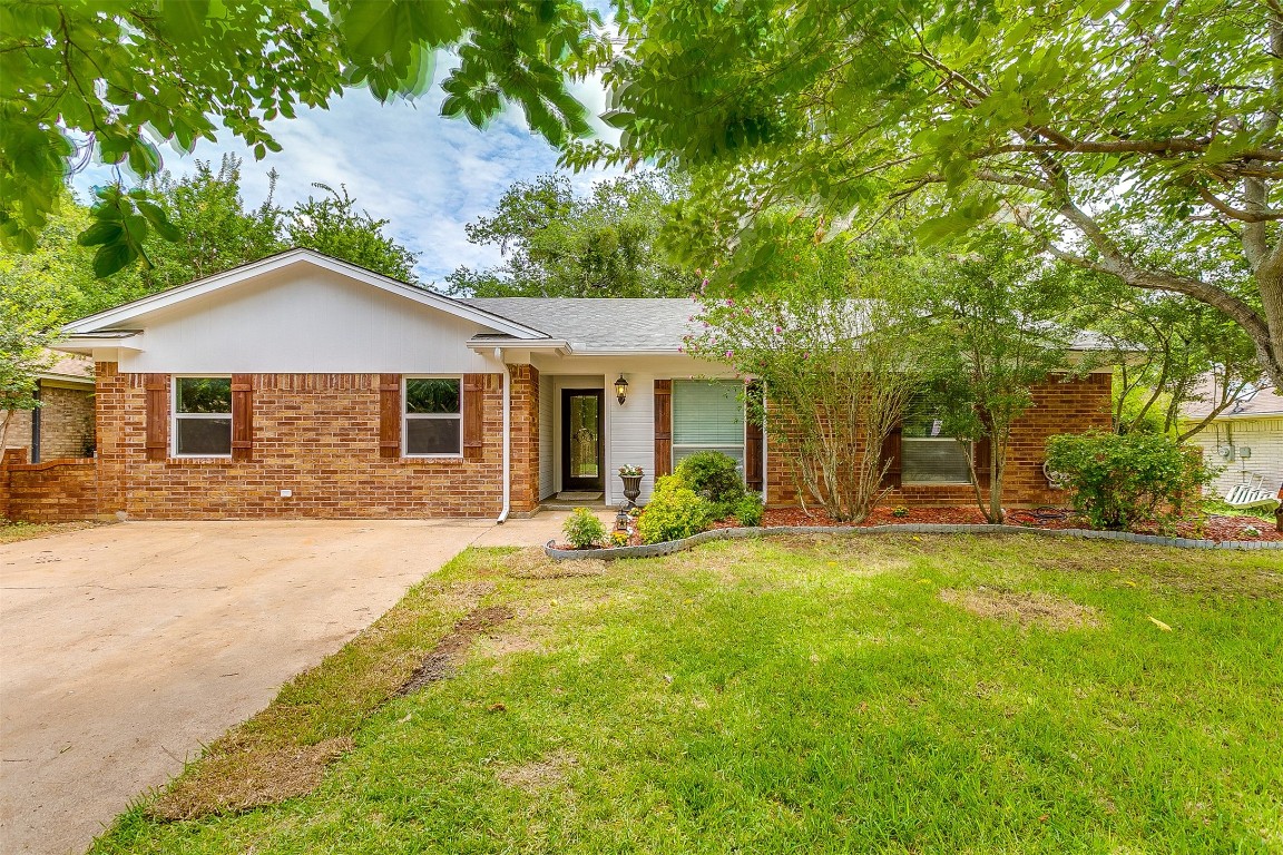 511 Lynnewood Avenue Burleson TX 76028