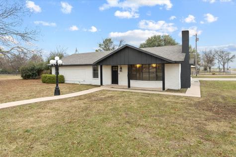 312 E Cottonwood Street Leonard TX 75452